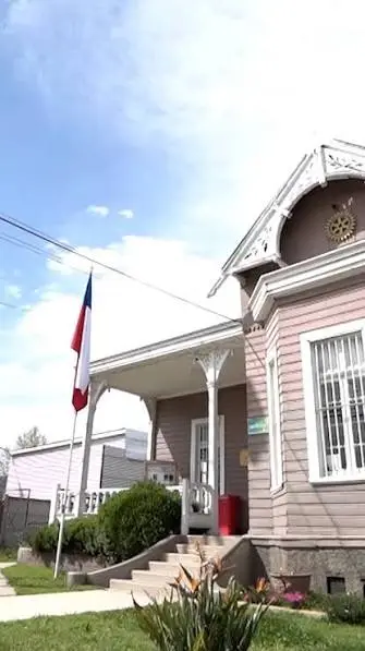 Gasfiter certificado SEC revisando la instalación de gas de una vivienda en Villa Alemana